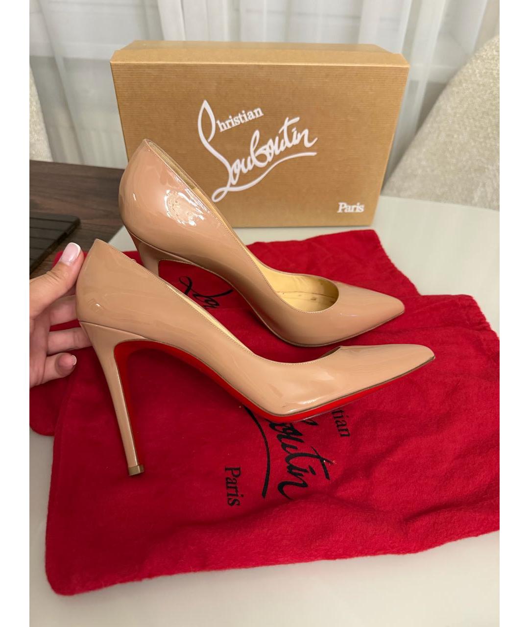 CHRISTIAN LOUBOUTIN Бежевые туфли из лакированной кожи, фото 8