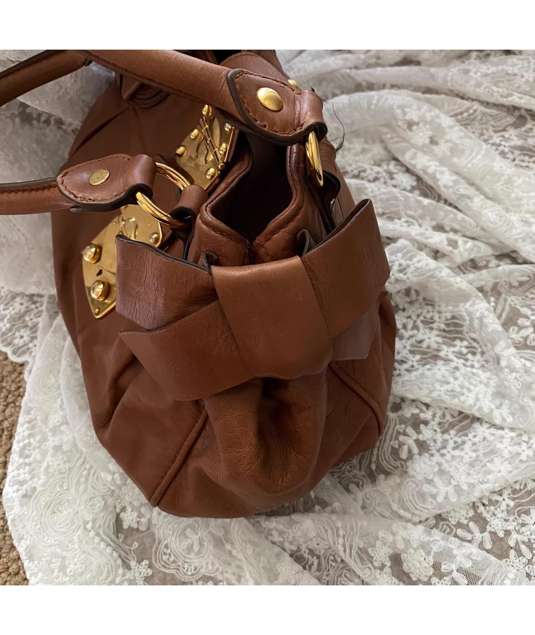 MIU MIU Коричневая кожаная сумка с короткими ручками, фото 4
