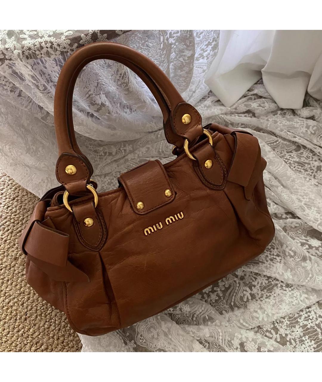 MIU MIU Коричневая кожаная сумка с короткими ручками, фото 3