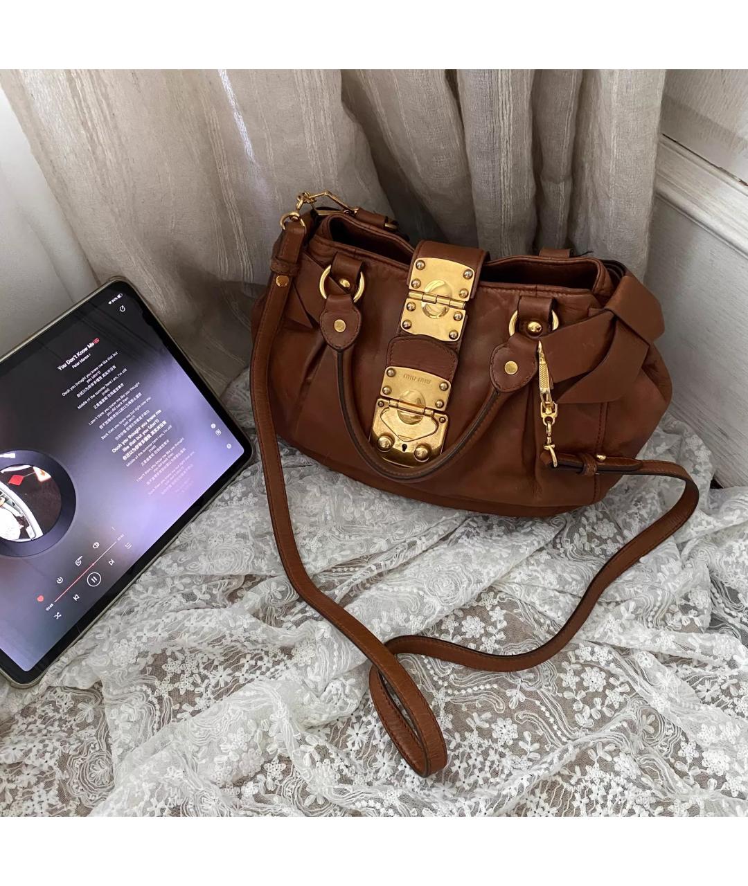 MIU MIU Коричневая кожаная сумка с короткими ручками, фото 2