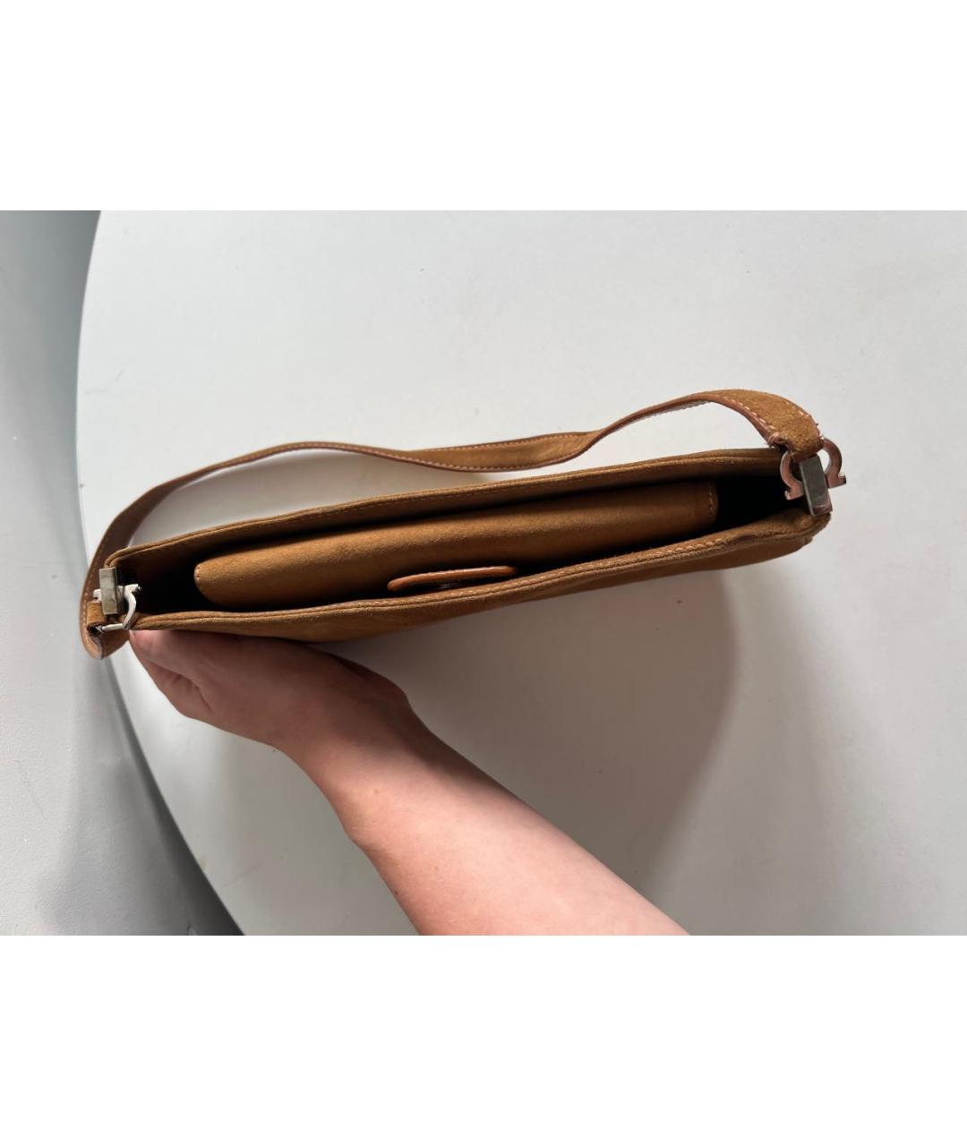 FERRAGAMO Коричневая замшевая сумка с короткими ручками, фото 6