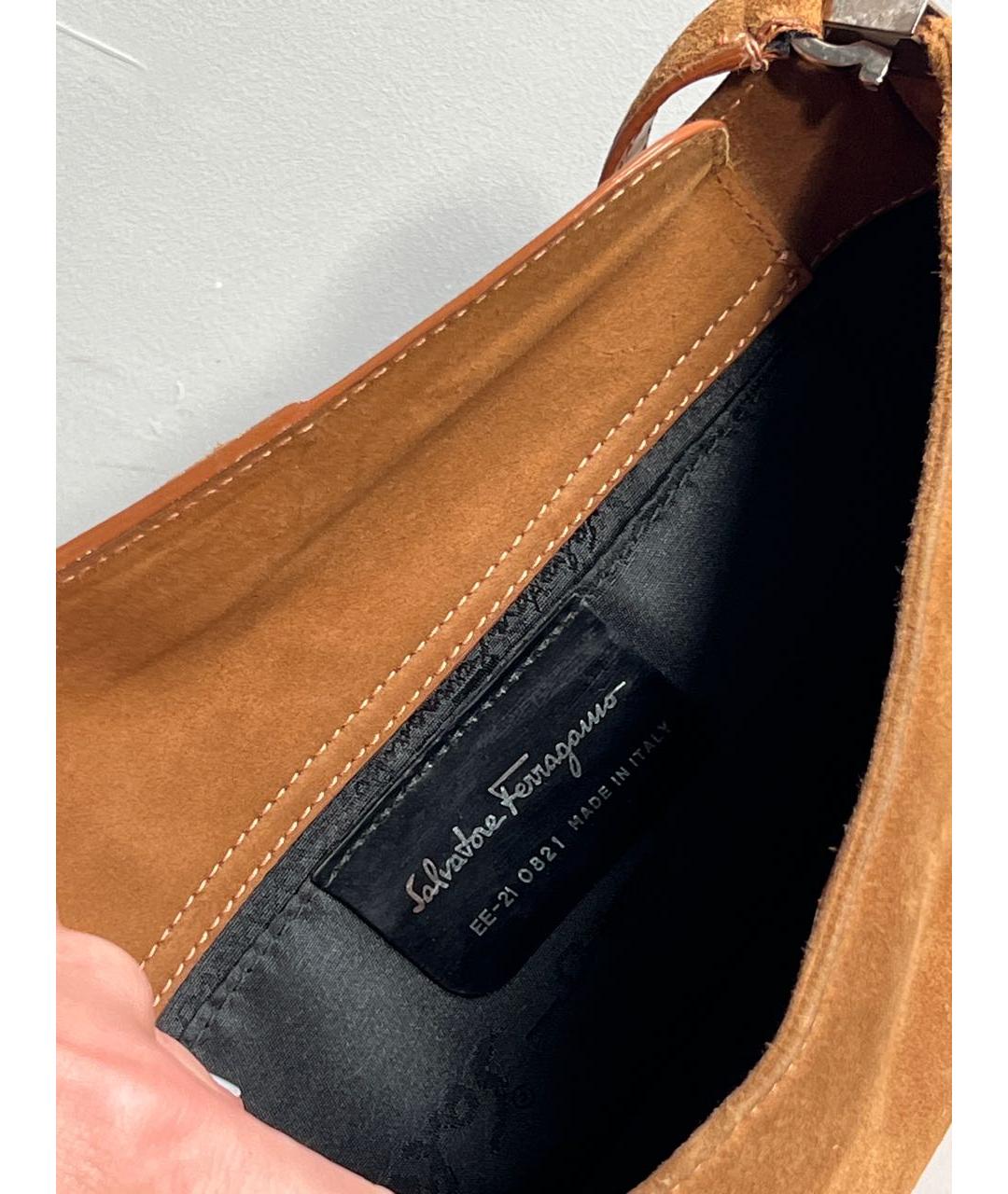 FERRAGAMO Коричневая замшевая сумка с короткими ручками, фото 5