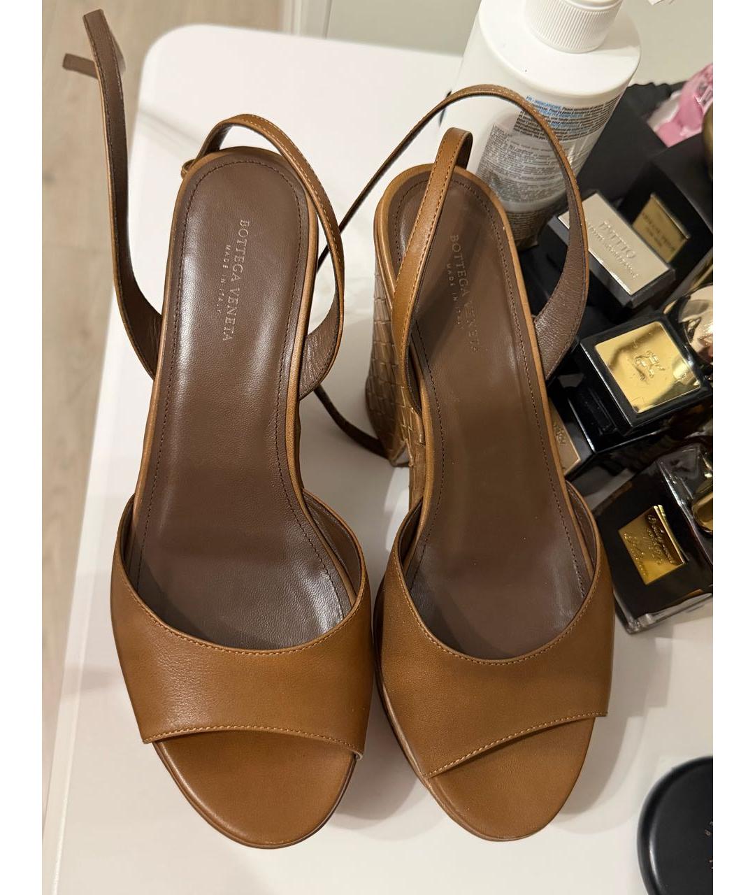 BOTTEGA VENETA Коричневые кожаные босоножки, фото 3