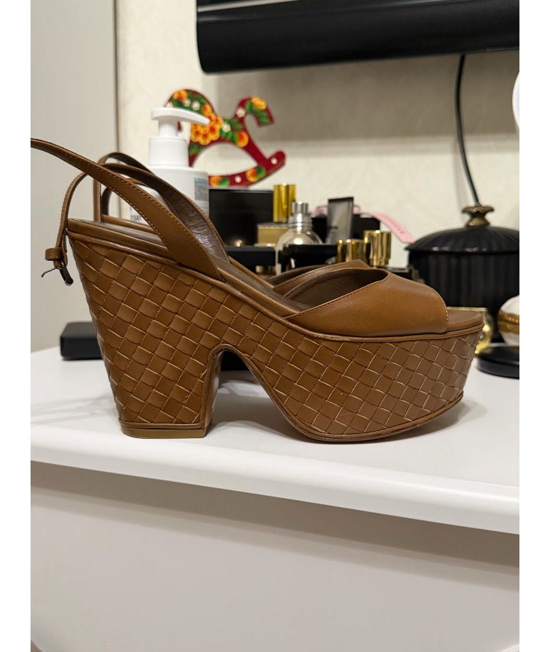 BOTTEGA VENETA Коричневые кожаные босоножки, фото 5