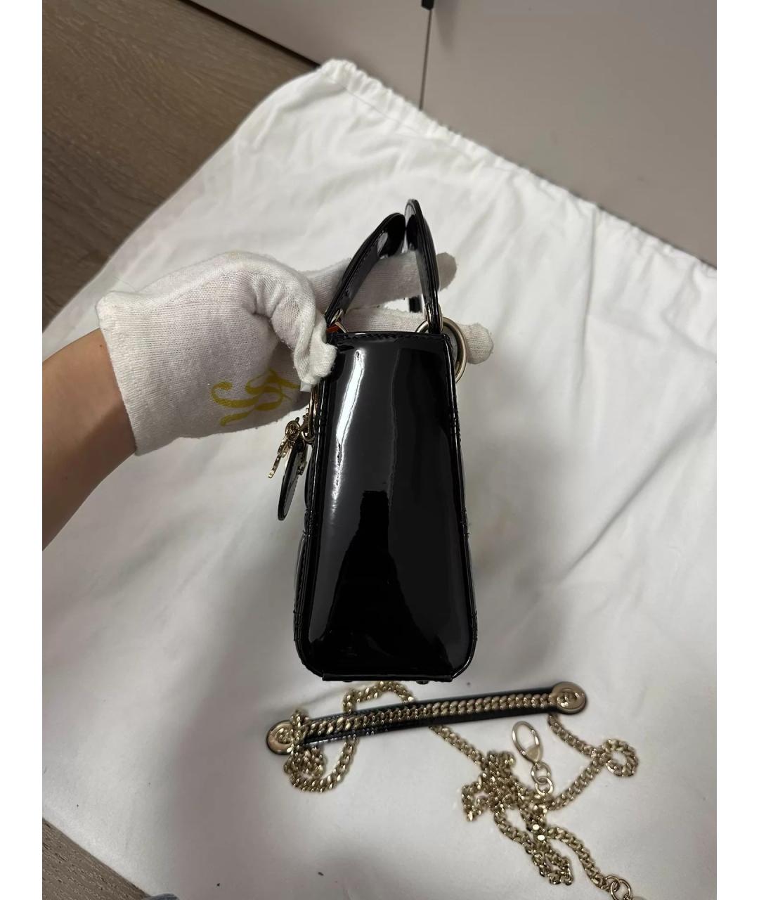 CHRISTIAN DIOR Черная сумка через плечо из лакированной кожи, фото 3