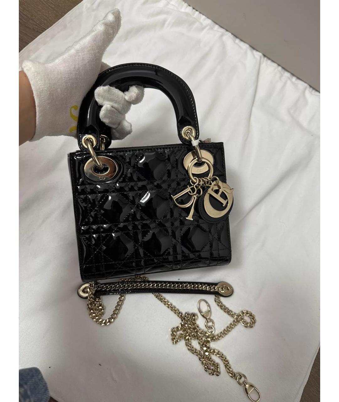 CHRISTIAN DIOR Черная сумка через плечо из лакированной кожи, фото 9