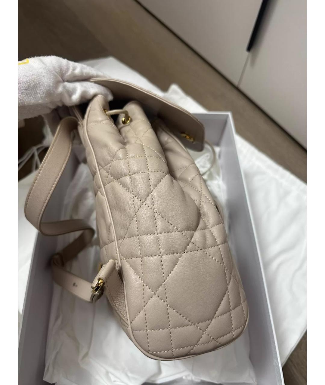 CHRISTIAN DIOR Бежевый кожаный рюкзак, фото 2