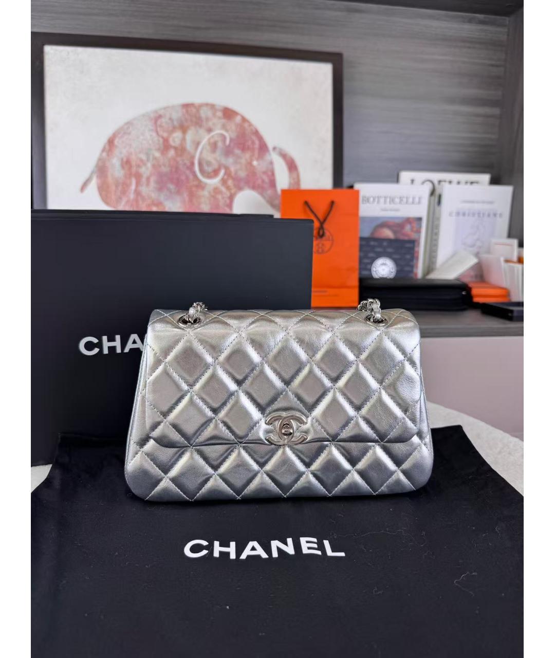 CHANEL Серебряная кожаная сумка через плечо, фото 2