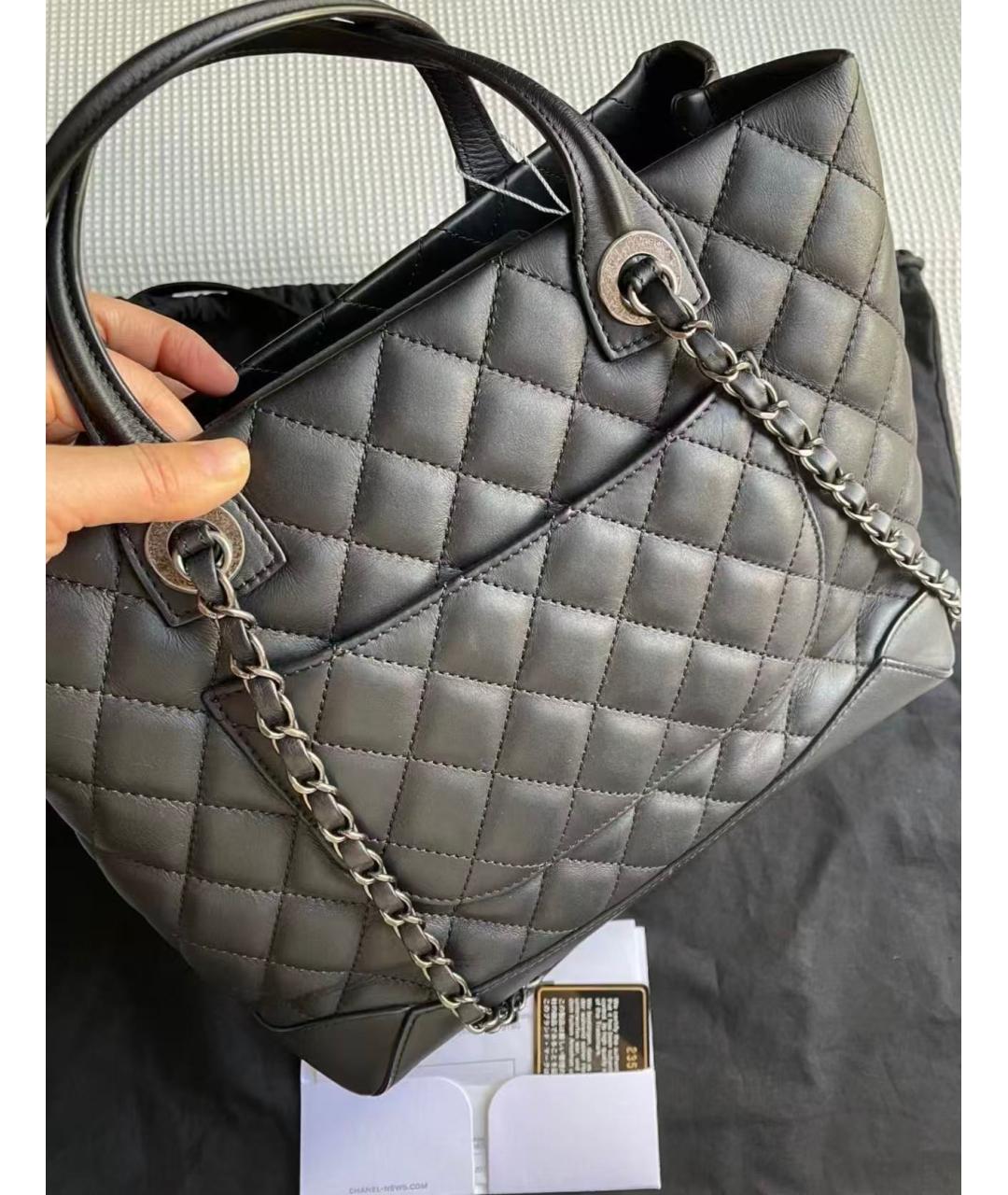 CHANEL Черная кожаная сумка с короткими ручками, фото 3