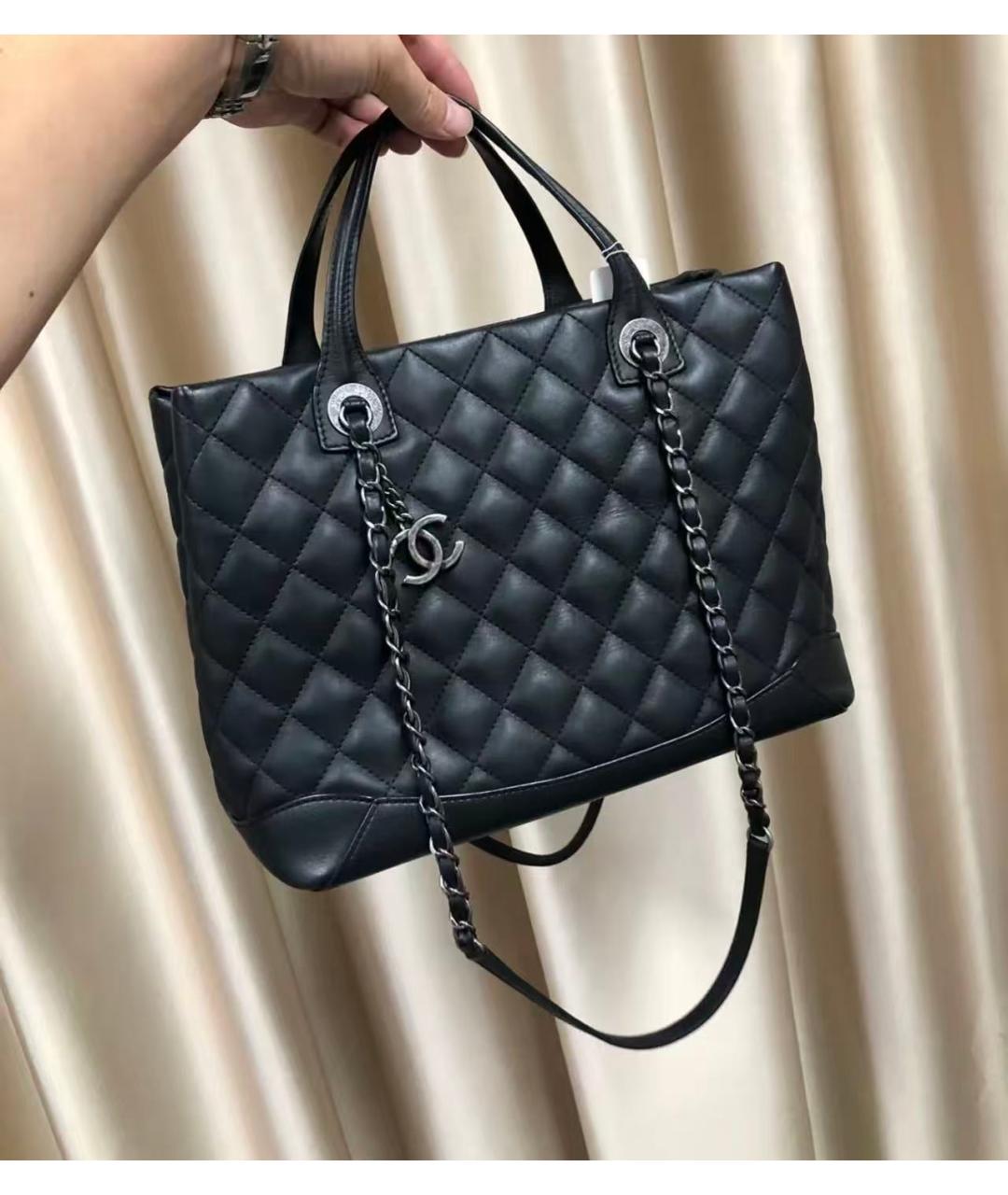 CHANEL Черная кожаная сумка с короткими ручками, фото 4