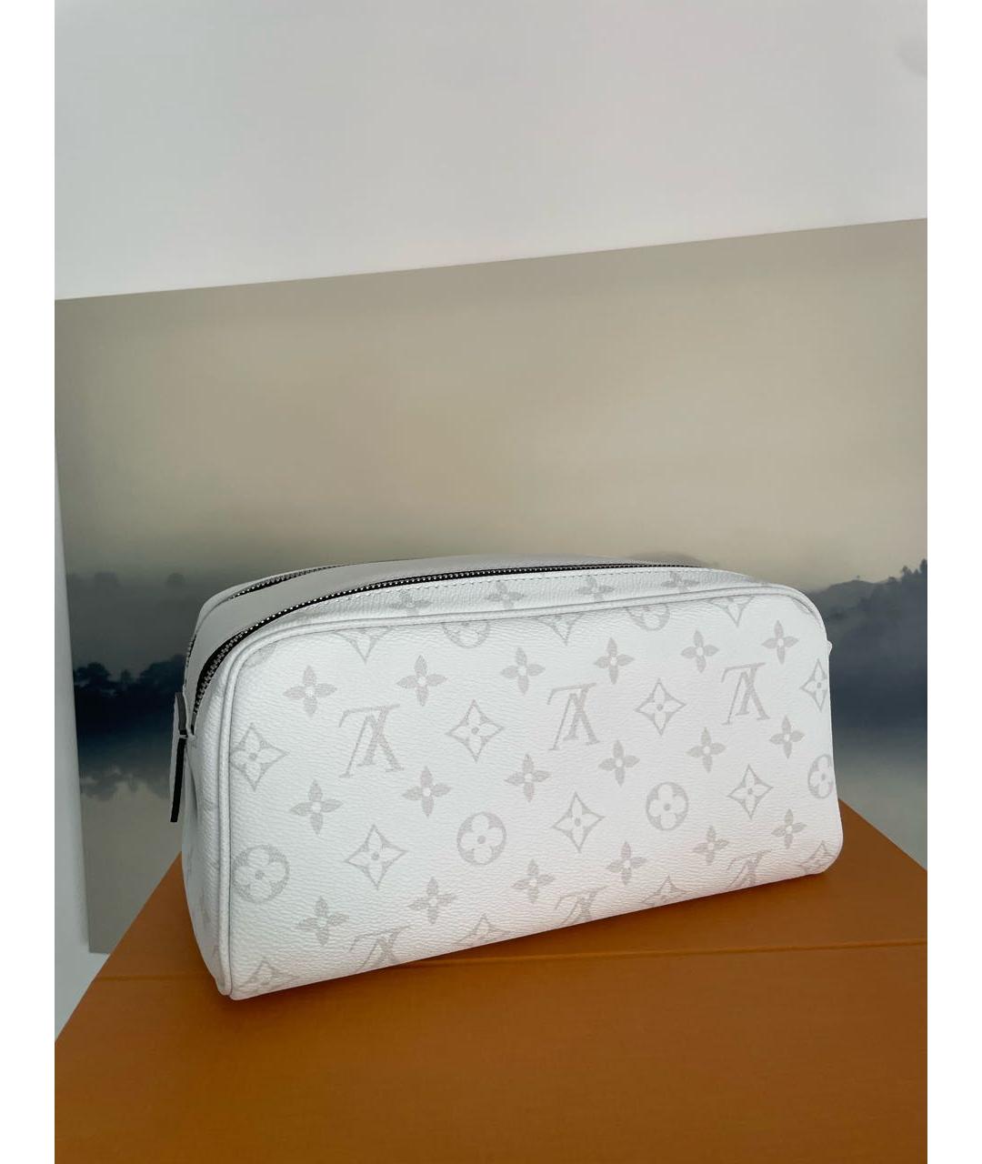 LOUIS VUITTON Белая косметичка, фото 3