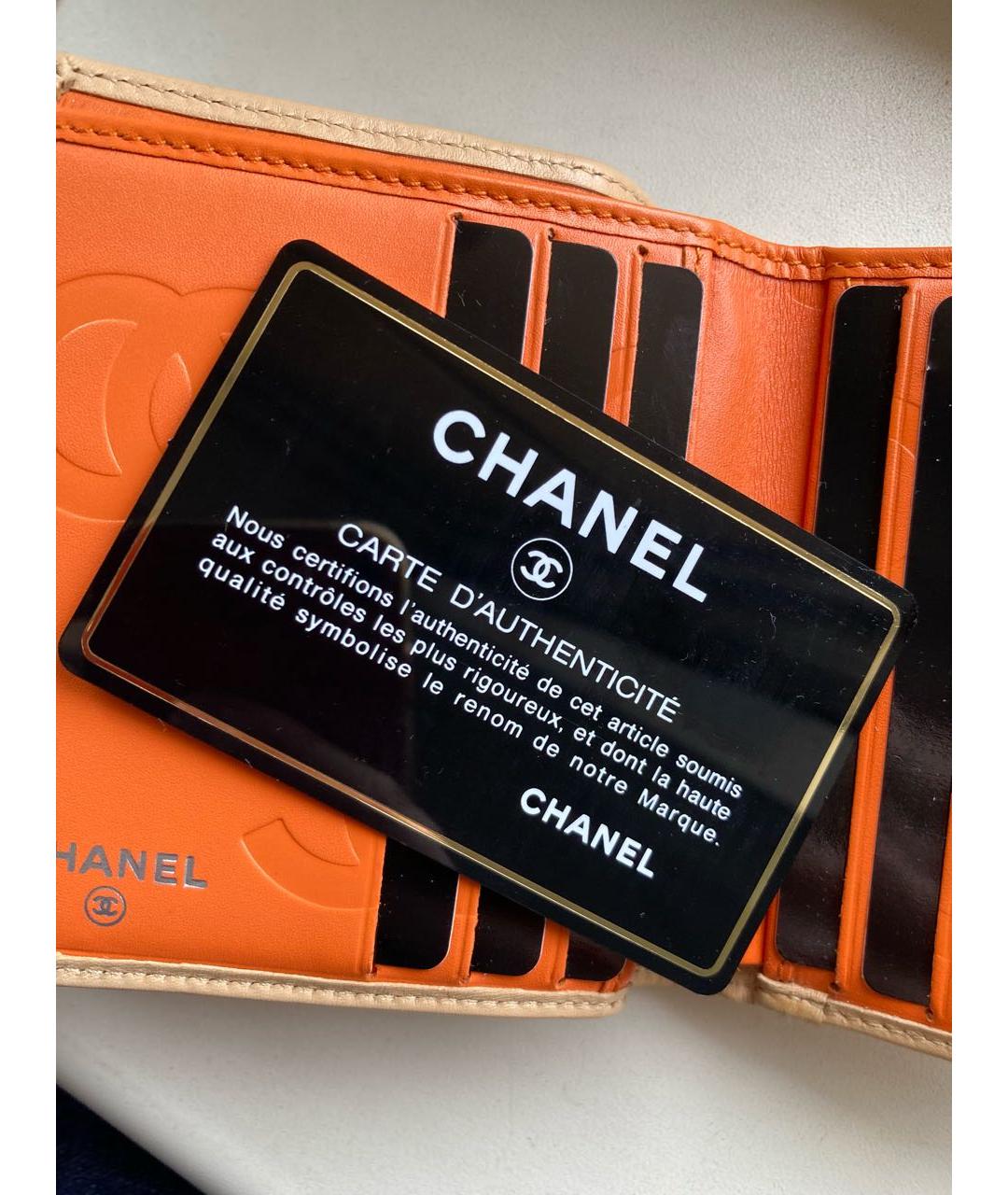 CHANEL Бежевый кожаный кошелек, фото 6