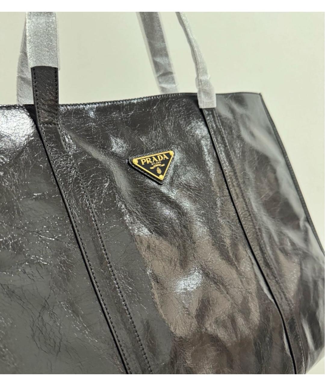 PRADA Черная сумка тоут из лакированной кожи, фото 6