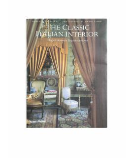 THAMES & HUDSON Книга