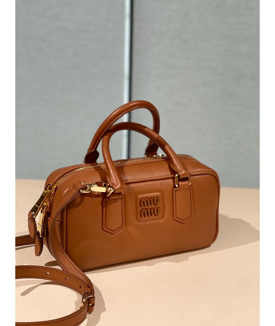 MIU MIU Коричневая кожаная сумка тоут, фото 2