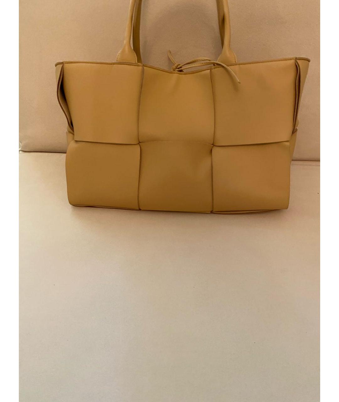 BOTTEGA VENETA Горчичная кожаная сумка с короткими ручками, фото 6