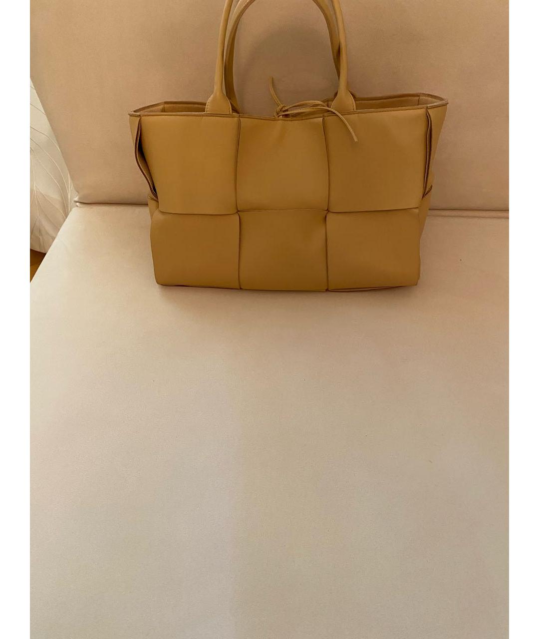 BOTTEGA VENETA Горчичная кожаная сумка с короткими ручками, фото 2