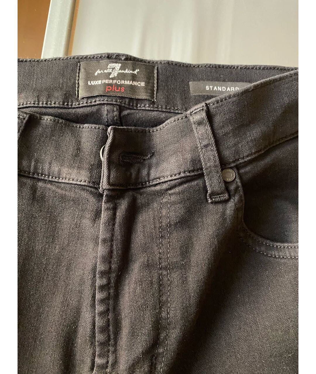 7 FOR ALL MANKIND Антрацитовые хлопко-полиэстеровые прямые джинсы, фото 4