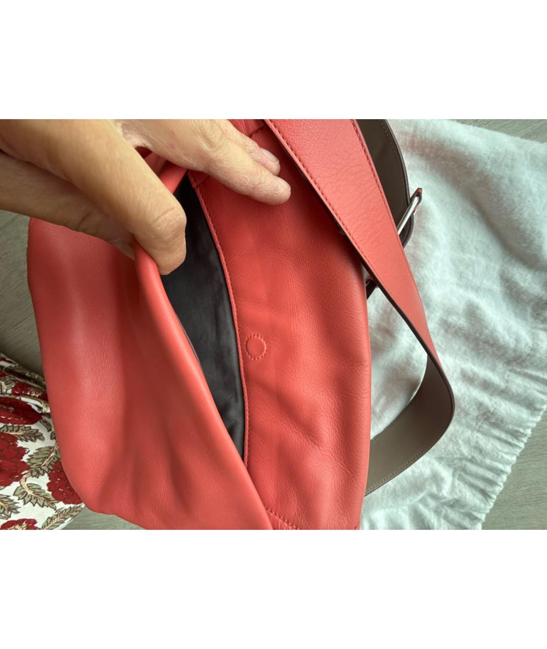 MARC BY MARC JACOBS Коралловая кожаная сумка через плечо, фото 6