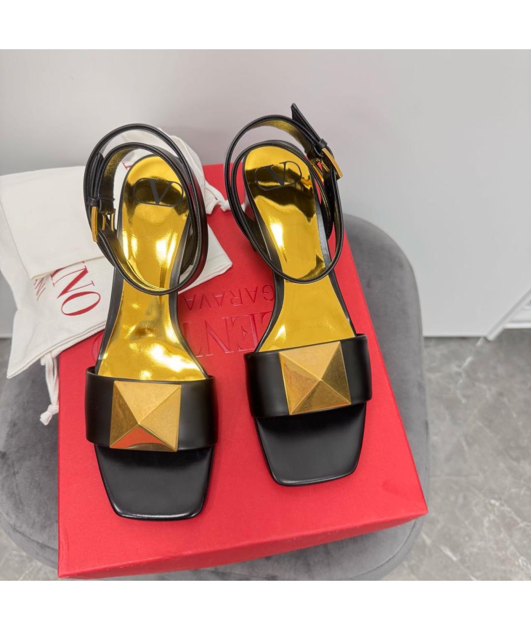 VALENTINO Черные кожаные босоножки, фото 2