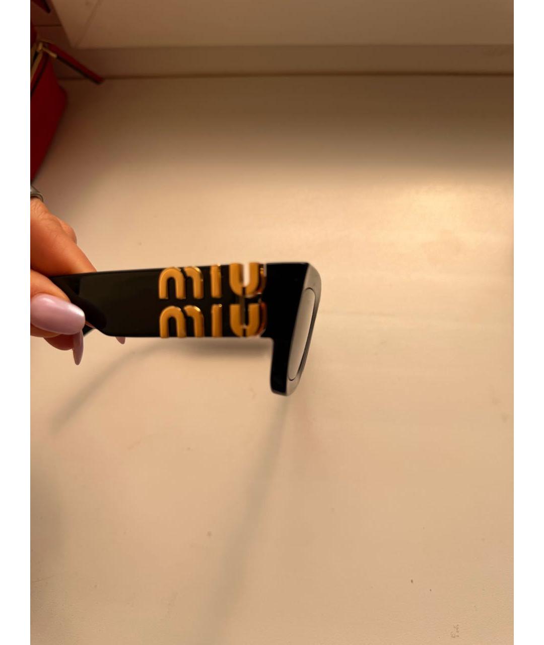 MIU MIU Черные пластиковые солнцезащитные очки, фото 3