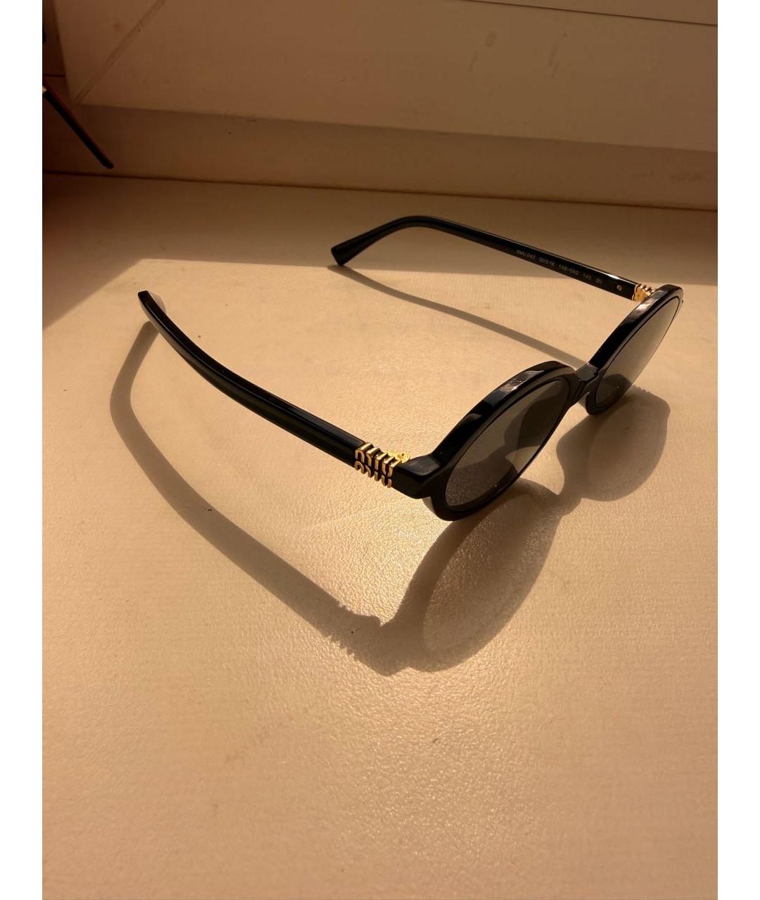 MIU MIU Черные пластиковые солнцезащитные очки, фото 3