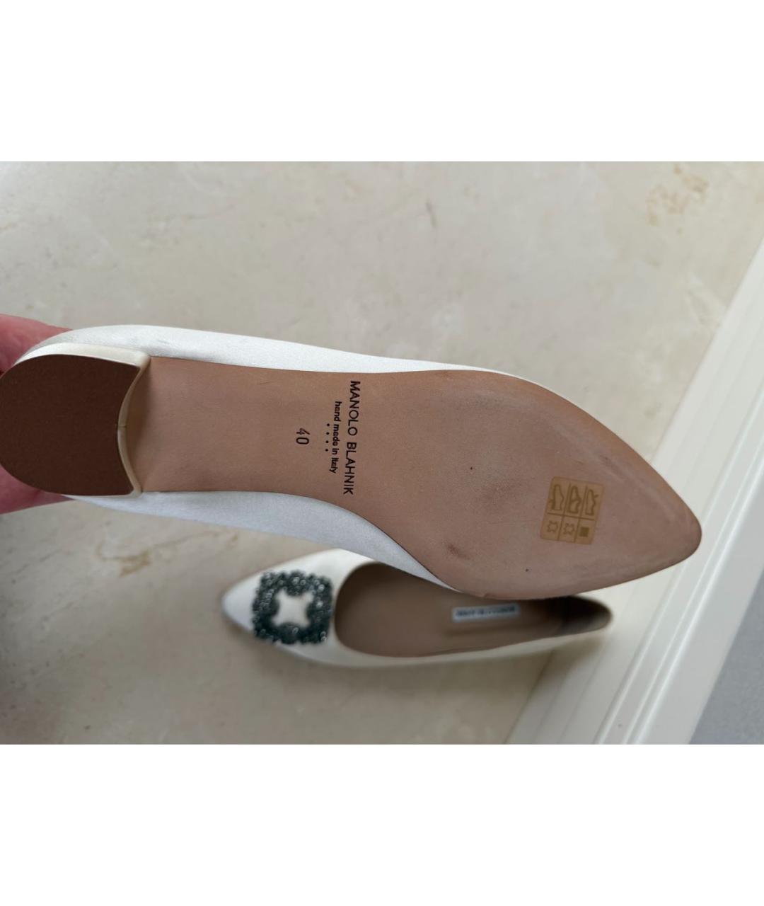 MANOLO BLAHNIK Белые кожаные лодочки на низком каблуке, фото 5
