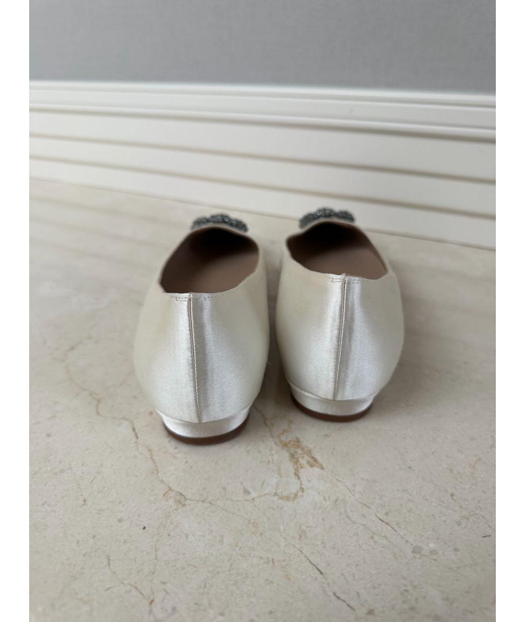 MANOLO BLAHNIK Белые кожаные лодочки на низком каблуке, фото 4