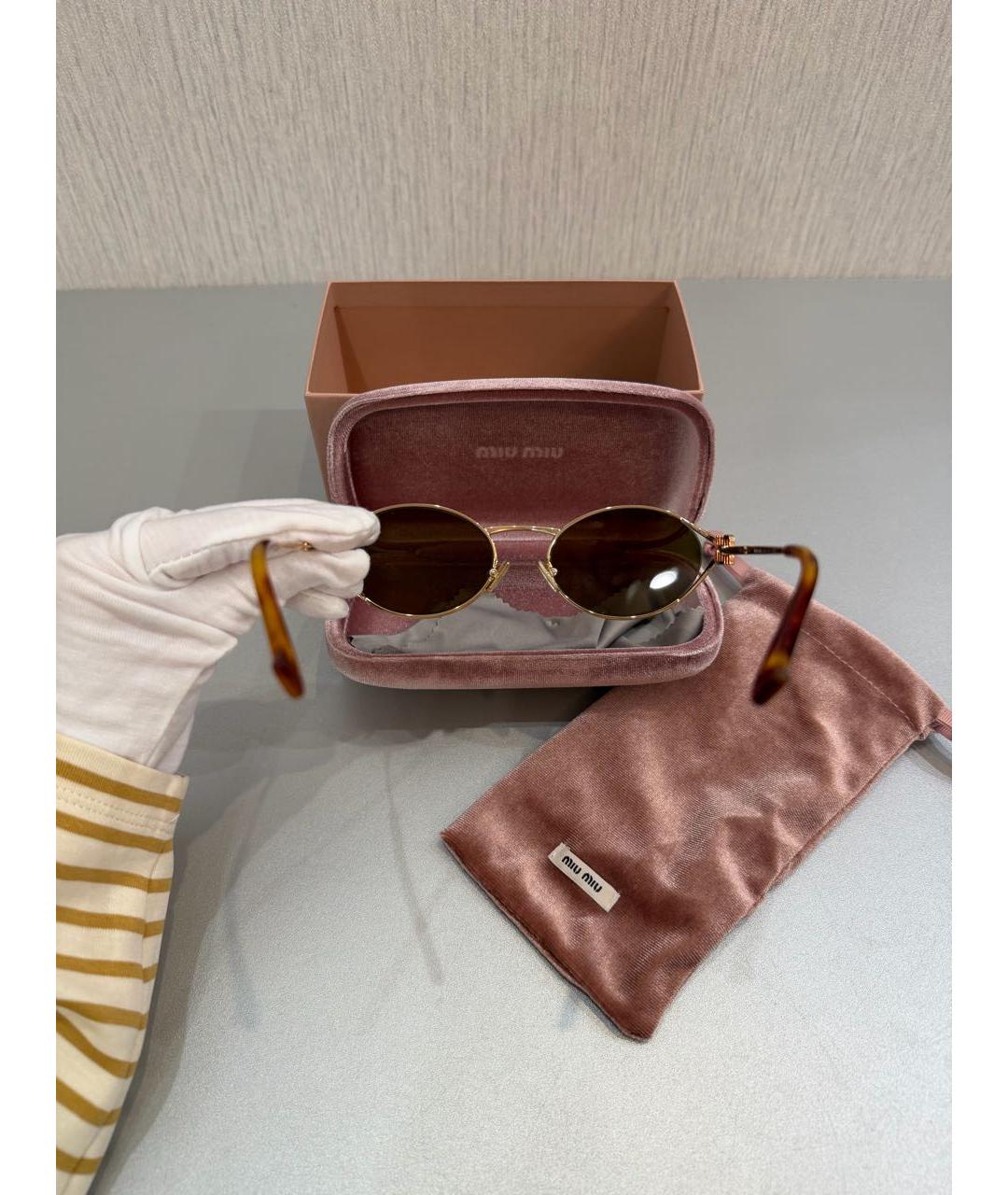 MIU MIU Золотые металлические солнцезащитные очки, фото 4