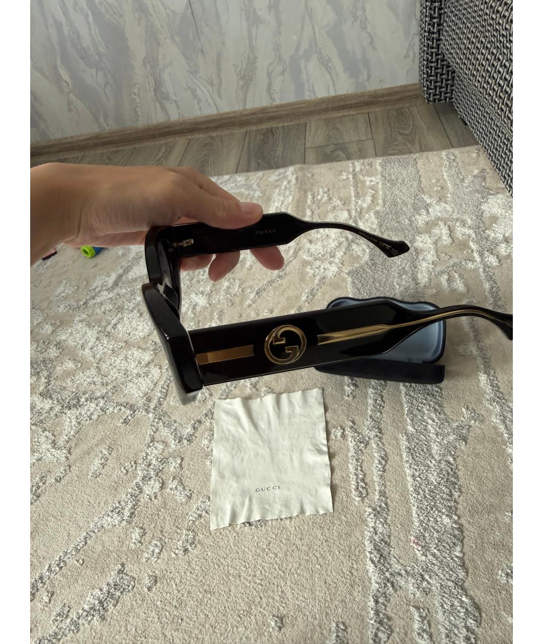 GUCCI Антрацитовые пластиковые солнцезащитные очки, фото 3