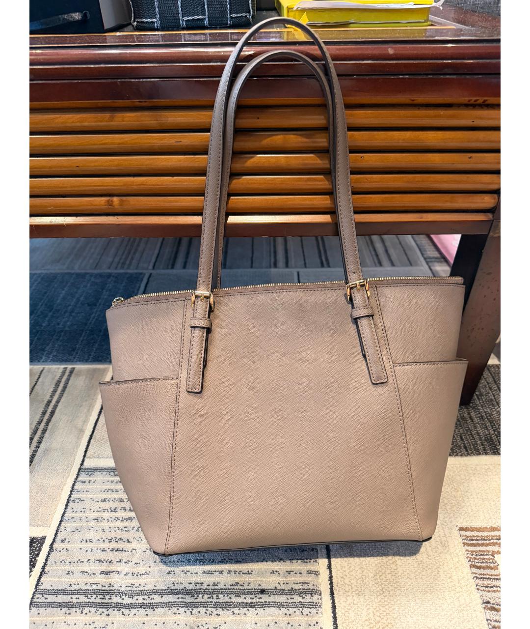 MICHAEL KORS Коричневая кожаная сумка с короткими ручками, фото 4