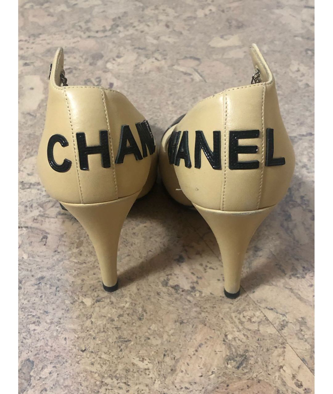 CHANEL PRE-OWNED Бежевые кожаные босоножки, фото 4