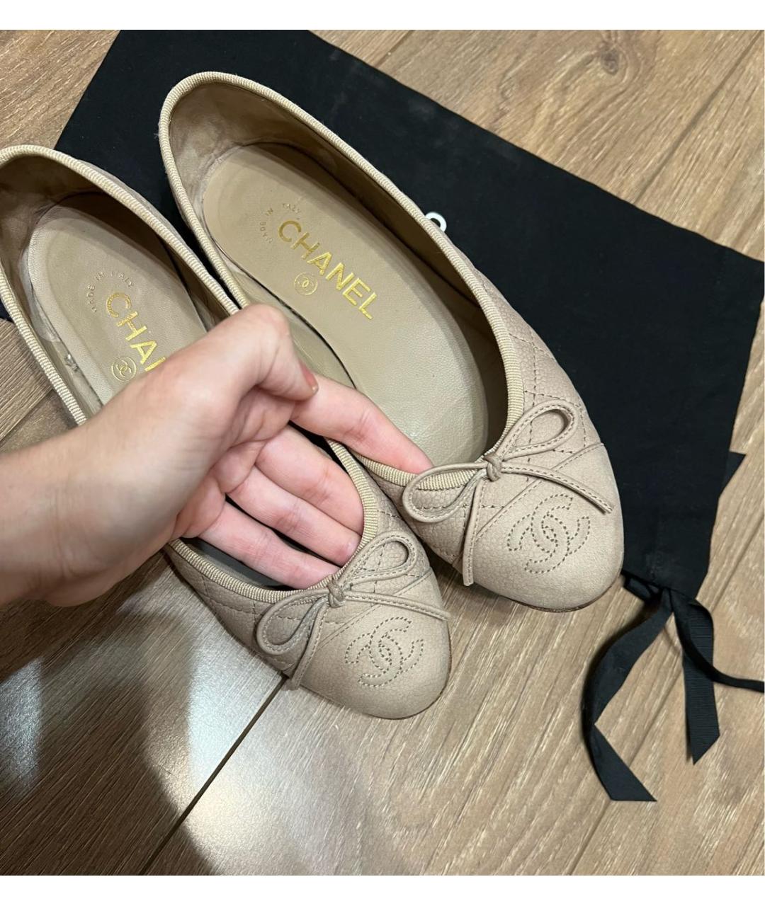 CHANEL Бежевые кожаные балетки, фото 3