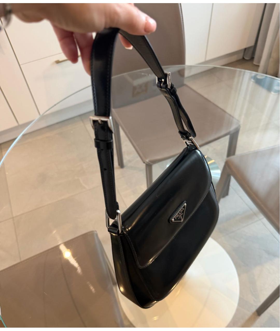 PRADA Черная сумка через плечо из лакированной кожи, фото 2