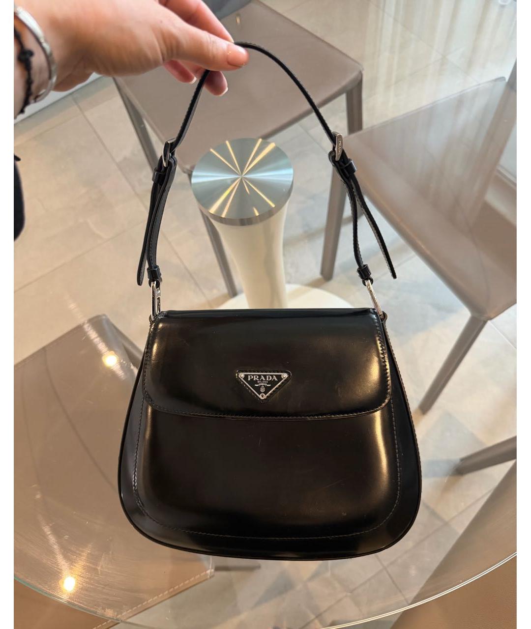 PRADA Черная сумка через плечо из лакированной кожи, фото 5