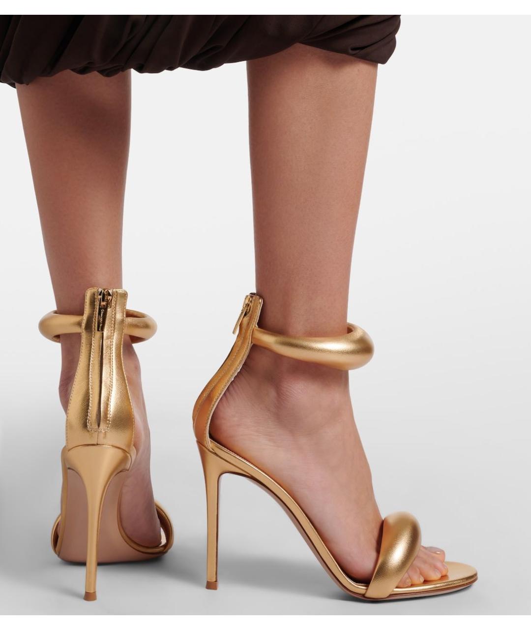 GIANVITO ROSSI Золотые кожаные босоножки, фото 5