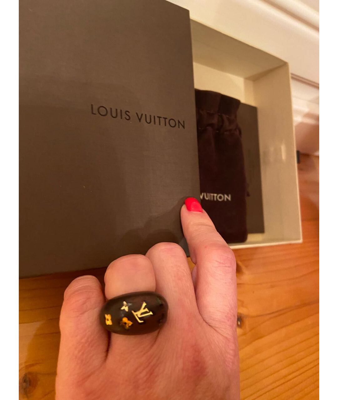 LOUIS VUITTON Коричневое деревянное кольцо, фото 4