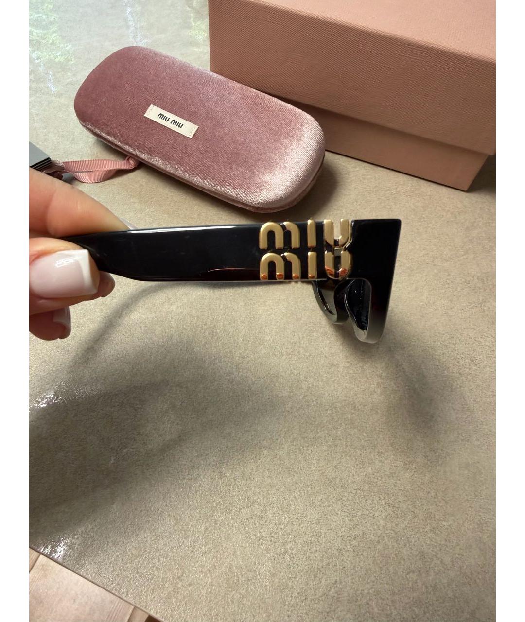 MIU MIU Черные пластиковые солнцезащитные очки, фото 2