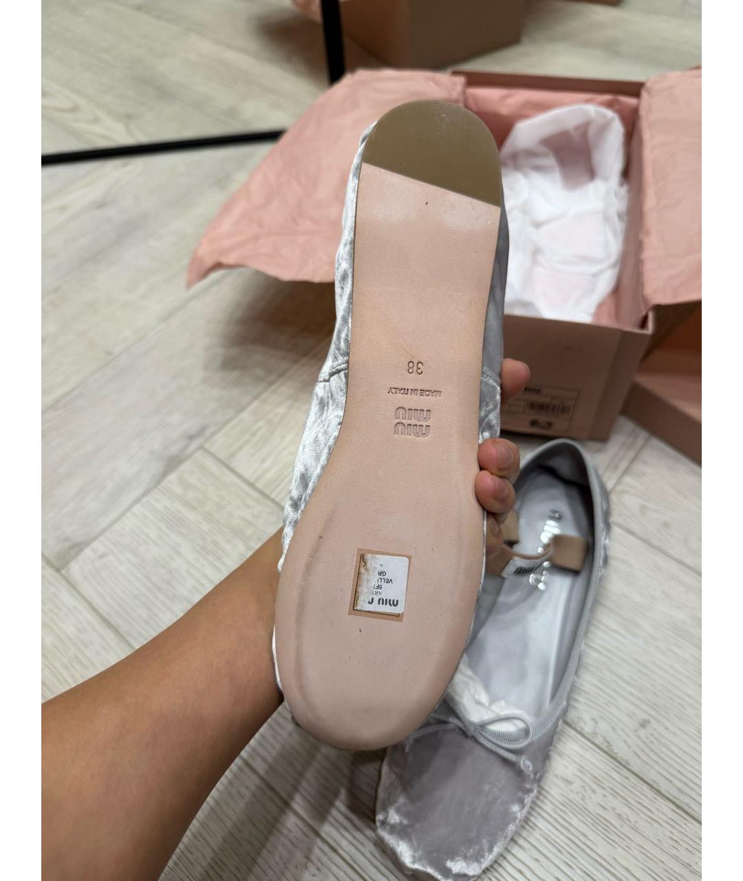 MIU MIU Серебряные бархатные балетки, фото 4