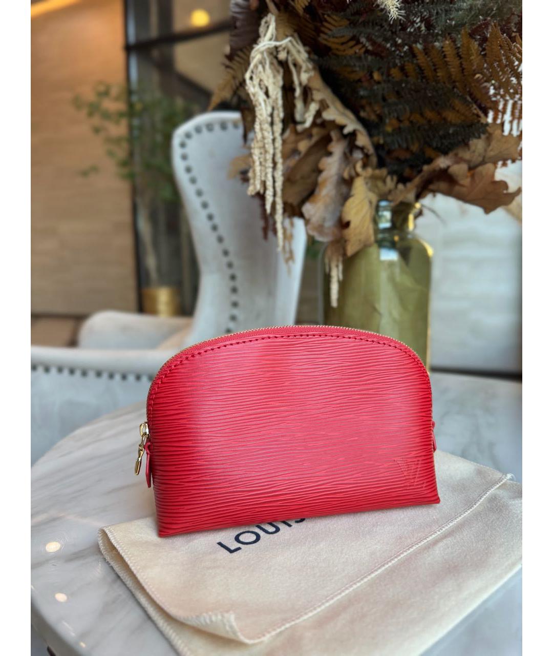 LOUIS VUITTON Красная кожаная косметичка, фото 3