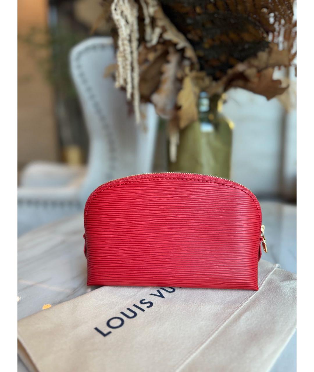 LOUIS VUITTON Красная кожаная косметичка, фото 6