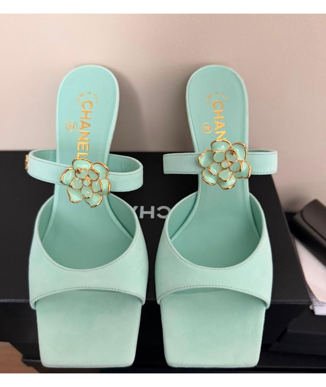 CHANEL Салатовые замшевые мюли, фото 2