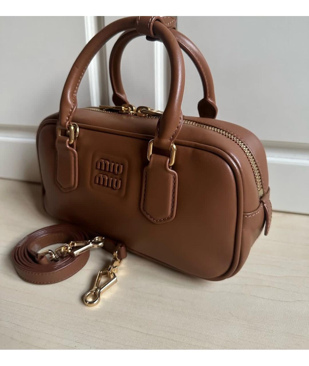 MIU MIU Коричневая кожаная сумка с короткими ручками, фото 3