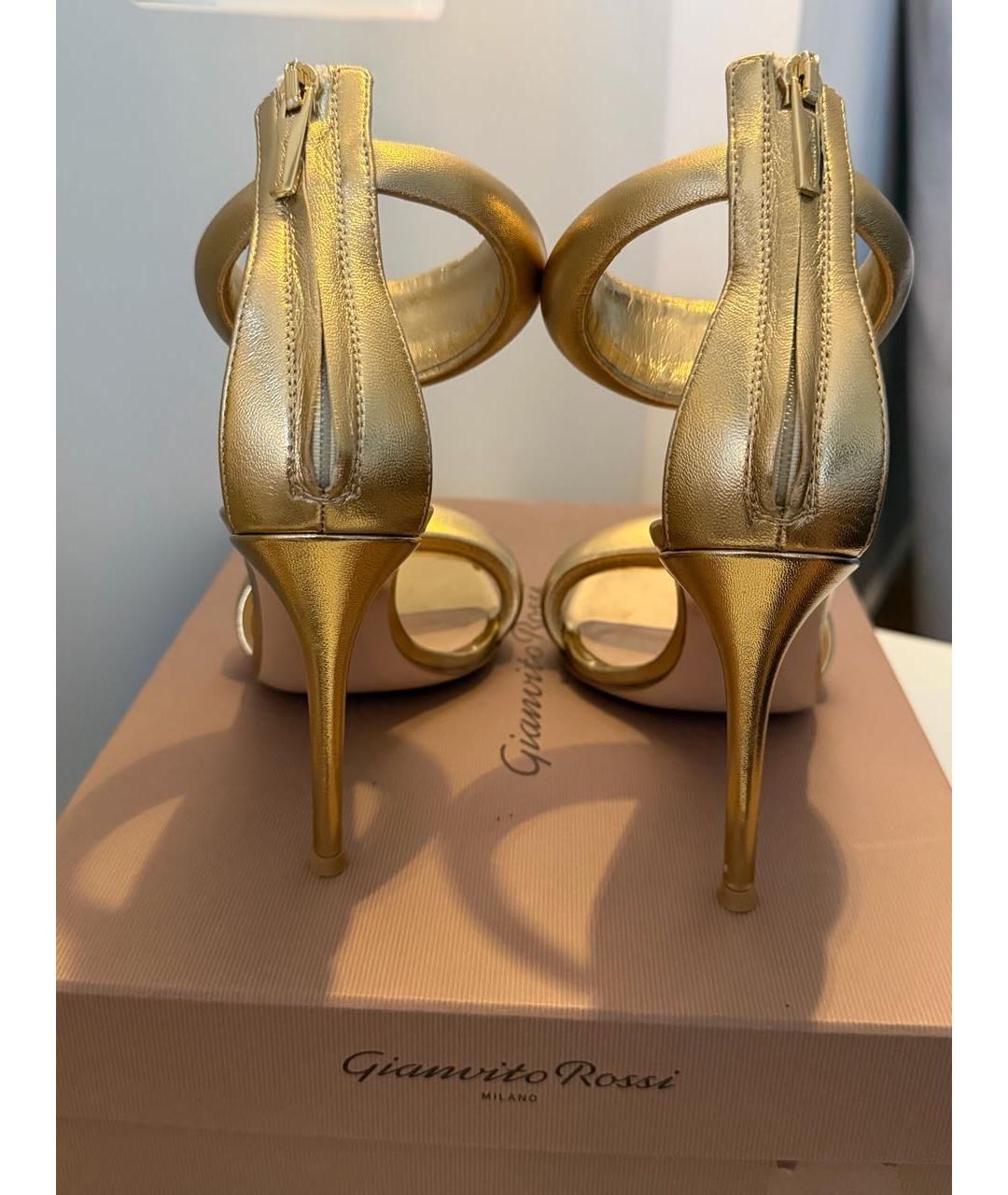 GIANVITO ROSSI Золотые кожаные босоножки, фото 4