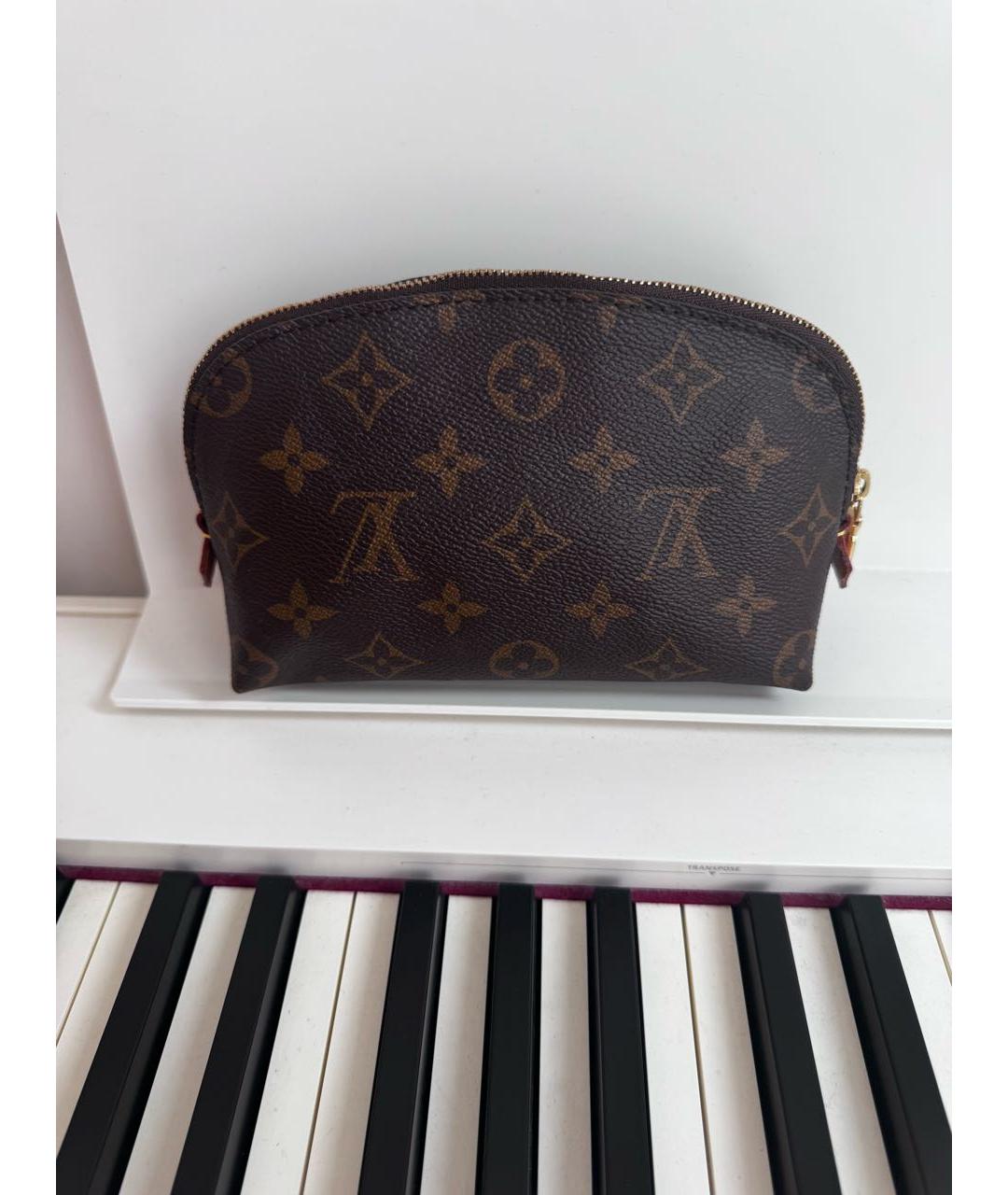 LOUIS VUITTON Коричневая косметичка, фото 9