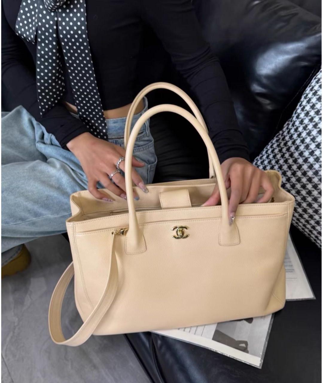 CHANEL Бежевая кожаная сумка тоут, фото 2