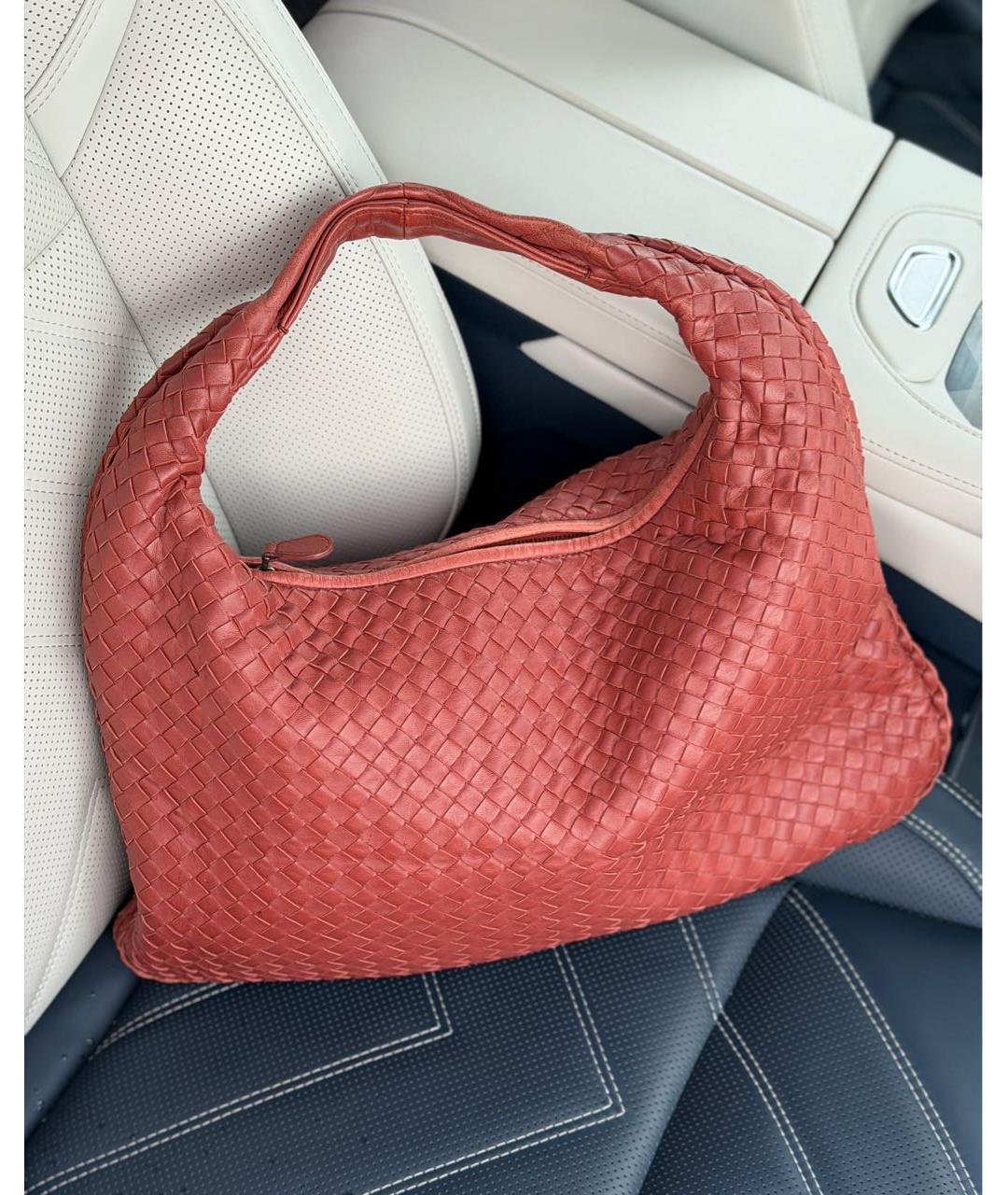 BOTTEGA VENETA Коралловая кожаная сумка с короткими ручками, фото 8