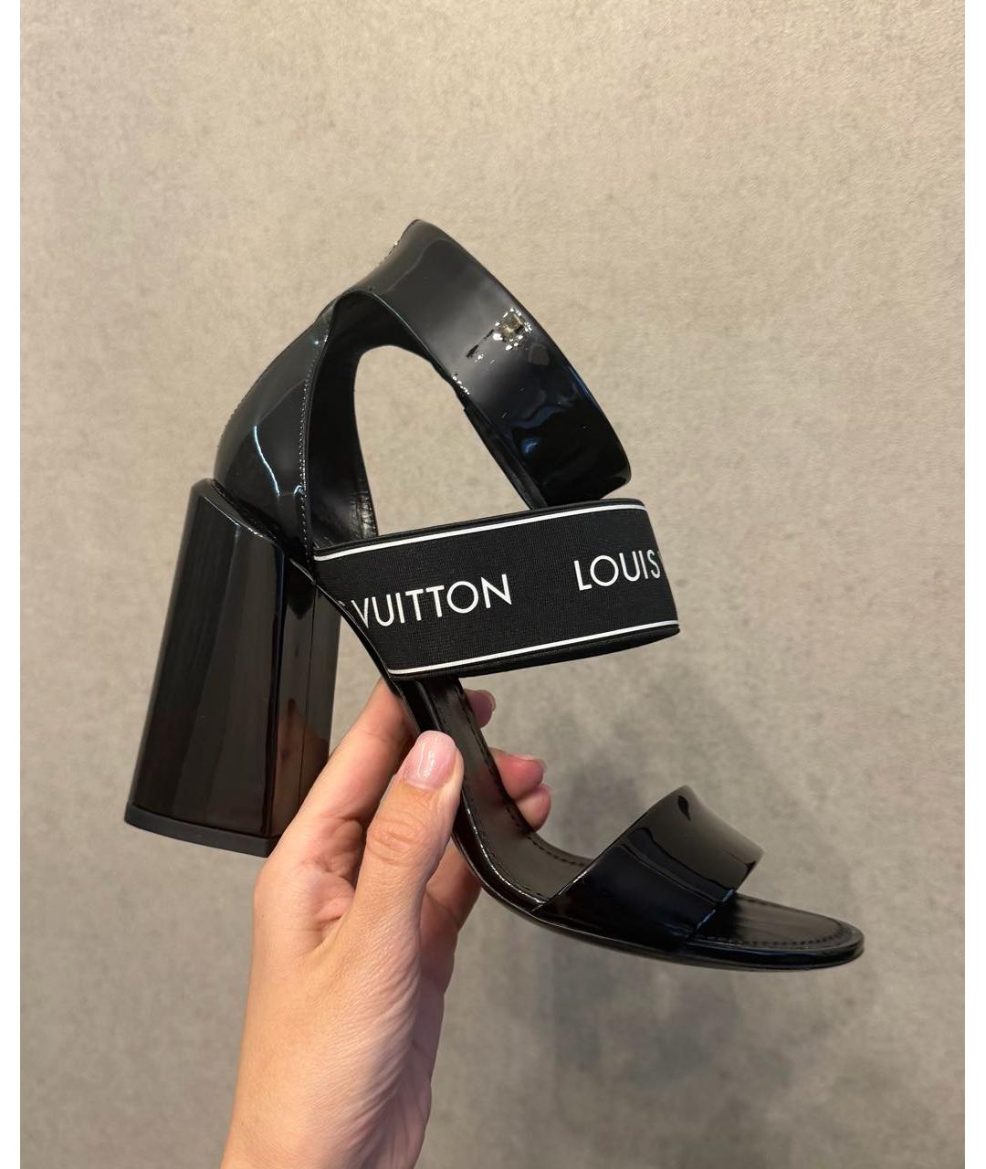 LOUIS VUITTON Черные босоножки из лакированной кожи, фото 2