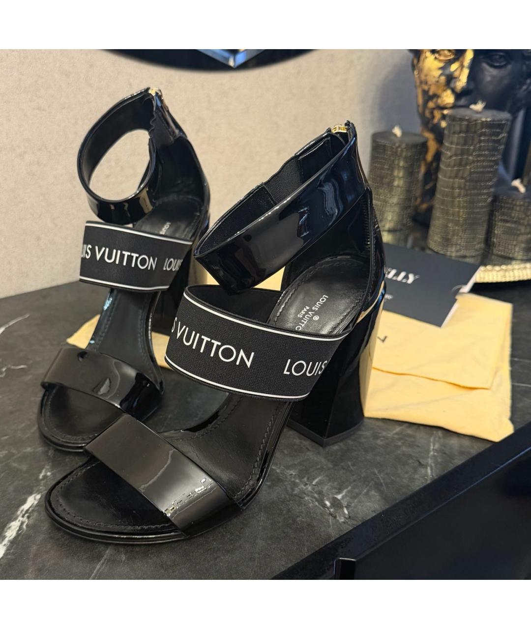 LOUIS VUITTON Черные босоножки из лакированной кожи, фото 4