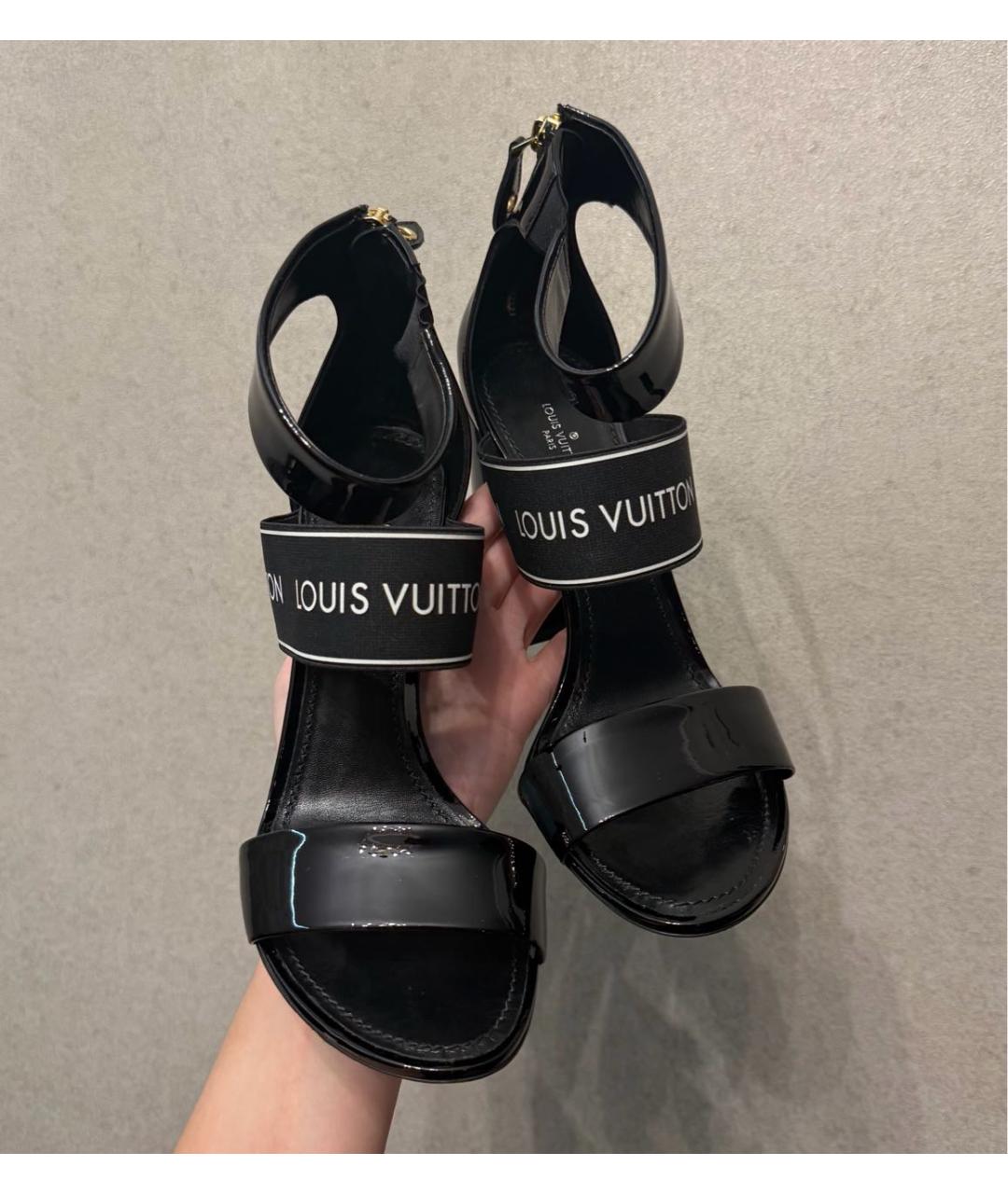 LOUIS VUITTON Черные босоножки из лакированной кожи, фото 5